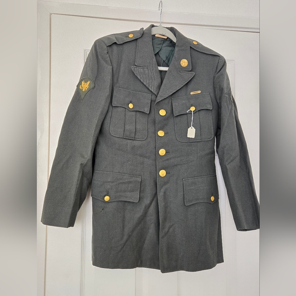 Vintage U.S. Army Dress Green Service Coat Vietnam Era 37R NS Meyer Button Eagle